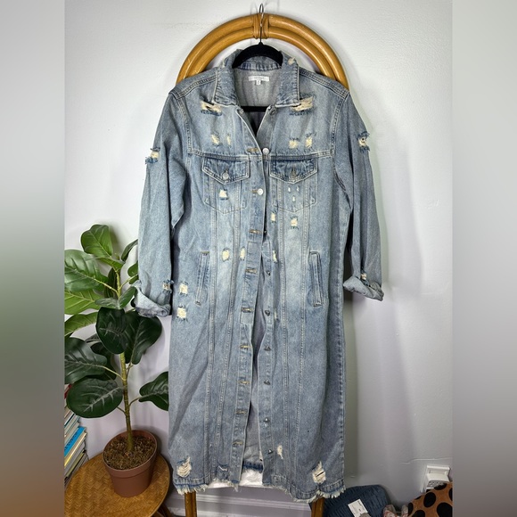 Red Dress Boutique Veveret Denim Distressed Long Jean Jacket sz M - Picture 4 of 9